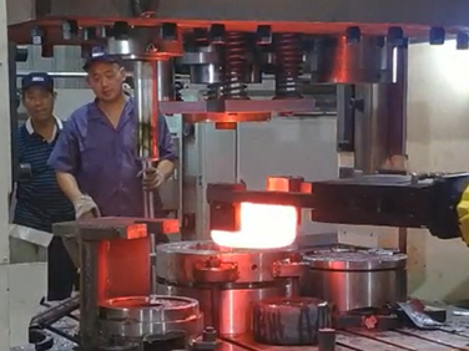 鍛造行業(yè)機(jī)器人加工方案